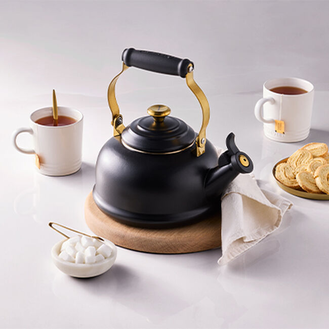 Whistling Teakettle with Gold KnobMatte Black image number 5